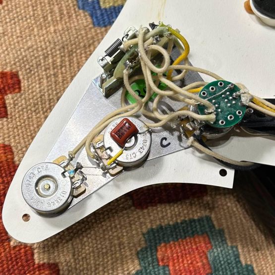 Fender Custom Shop 50s Stratocaster Closet Classic 2-Color Sunburst 2008 USA электрогитара