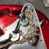 Fender AVRI '62 Stratocaster Candy Apple Red 1999 USA электрогитара