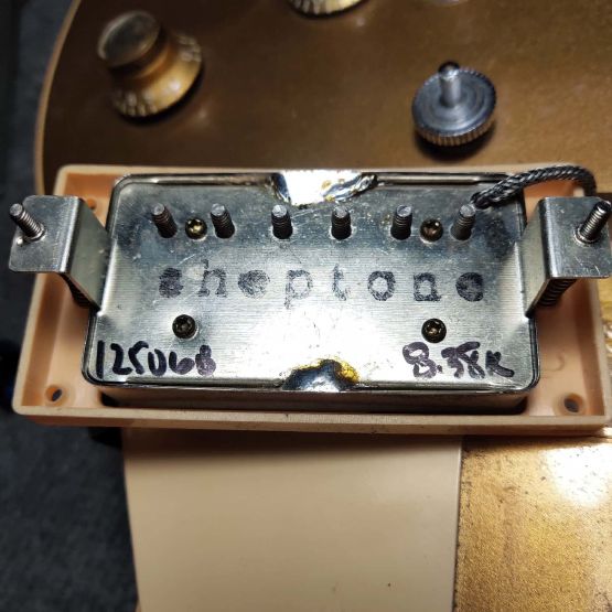 Gibson Les Paul Deluxe Gold Top 1976 USA электрогитара