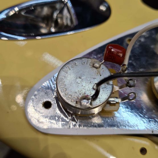 Fender Yngwie Malmsteen Stratocaster Vintage White 2007 USA электрогитара
