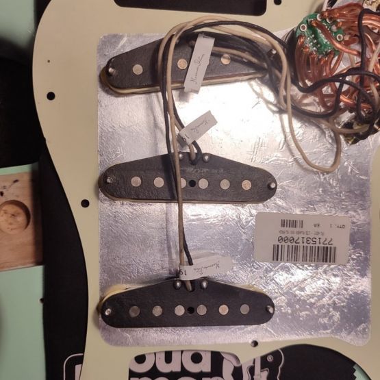 подарочный комплект Fender Player Stratocaster Surf Green 2021 Mexico электрогитара / чехол / кабель / ремень