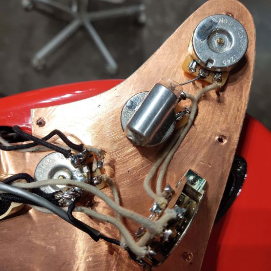 Fender Classic 60's Neck, Classic 70's Body Stratocaster Fiesta Red Mexico электрогитара