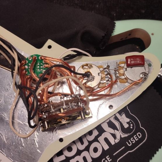 подарочный комплект Fender Player Stratocaster Surf Green 2021 Mexico электрогитара / чехол / кабель / ремень