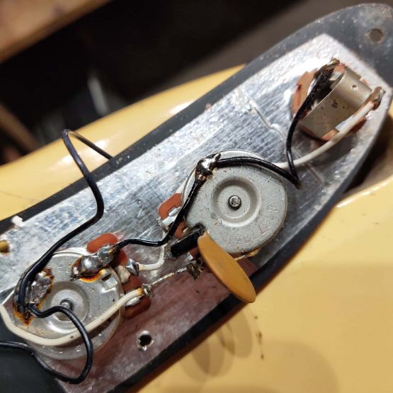 Fender Musicmaster Bass Olympic White 1978 USA бас-гитара