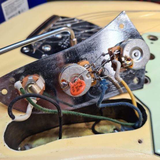 Fender AVRI '62 Jaguar Olympic White 1999 USA электрогитара
