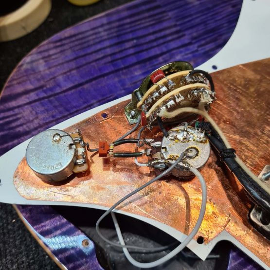 Suhr Pro Series - S3 Trans Purple 2010 USA электрогитара