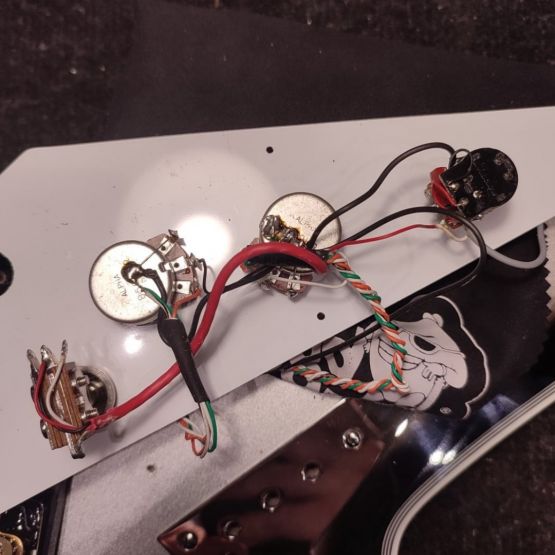 Epiphone Brent Hinds Signature Flying V Custom Silver Burst 2016 China электрогитара