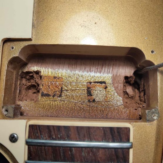 Gibson Les Paul Deluxe Gold Top 1976 USA электрогитара