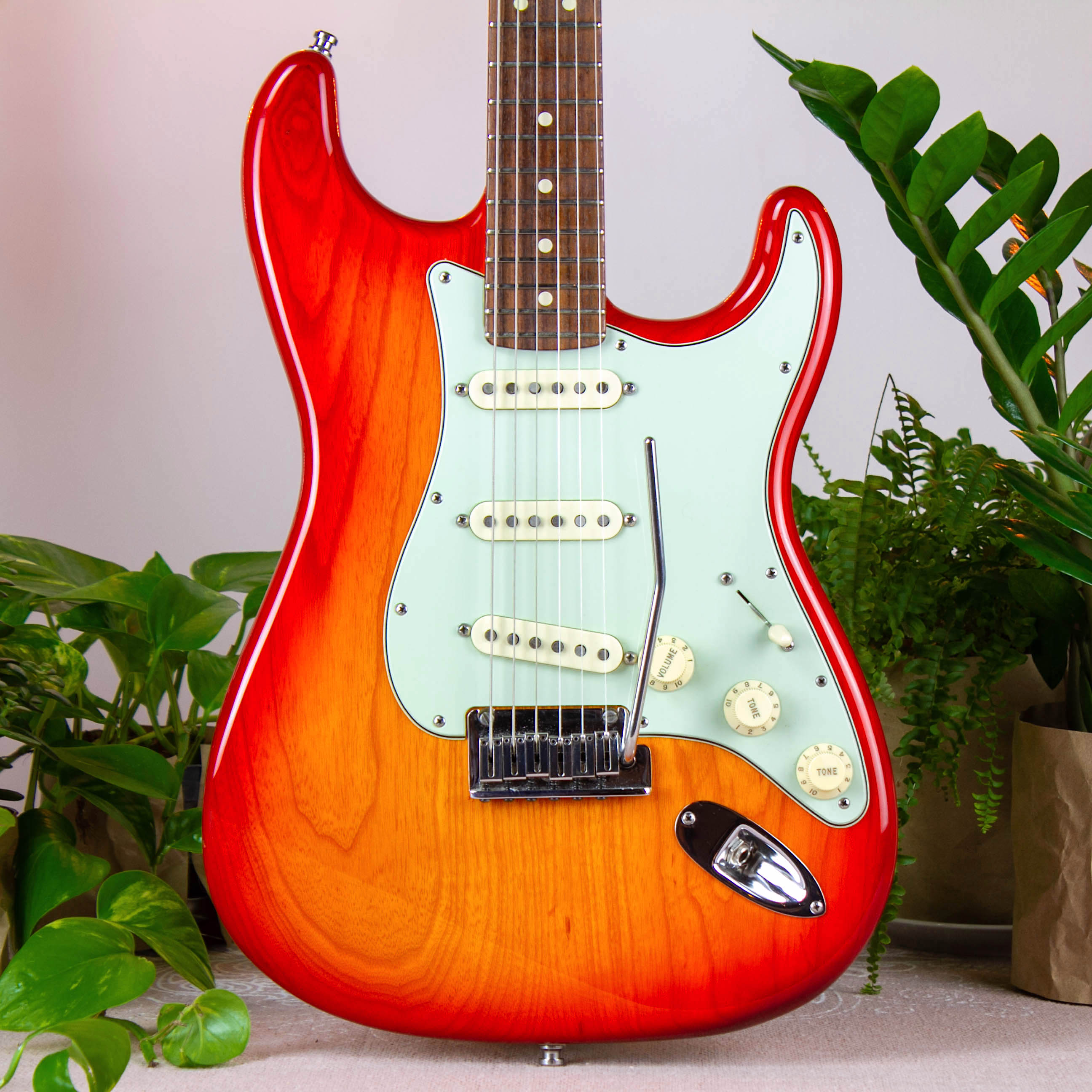 fender custom deluxe stratocaster