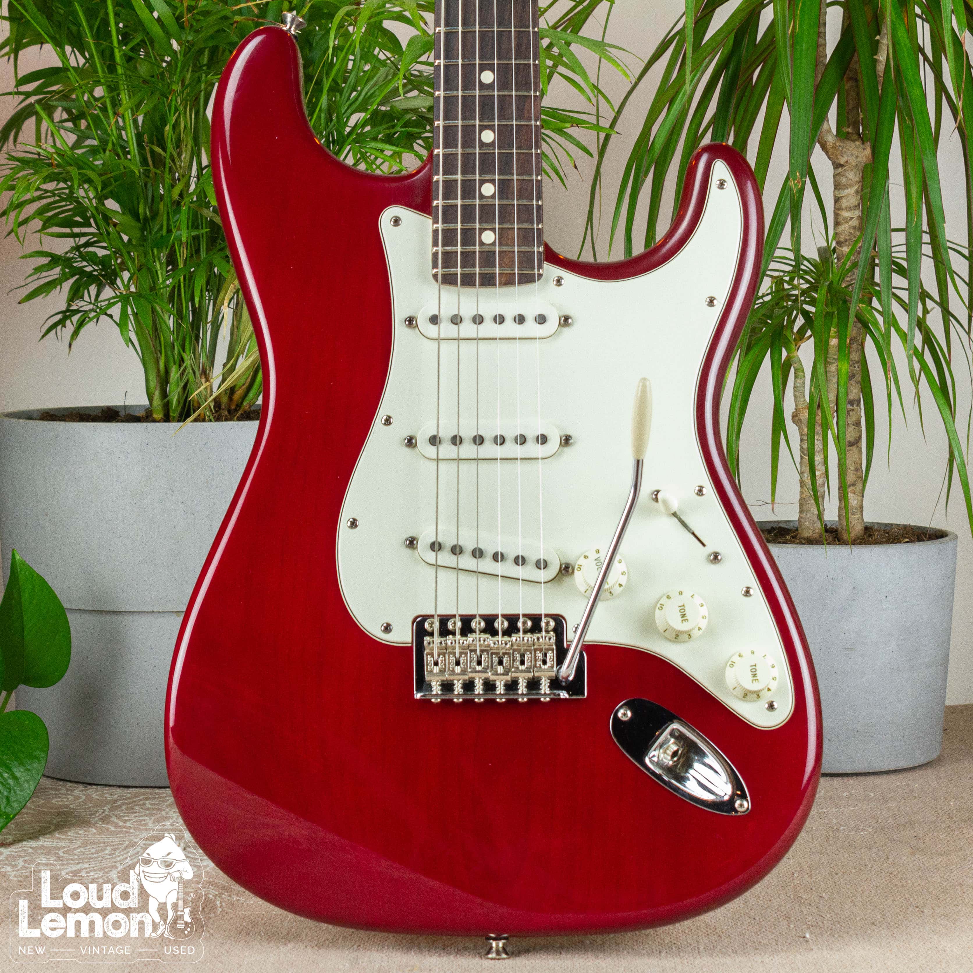 fender highway one stratocaster red