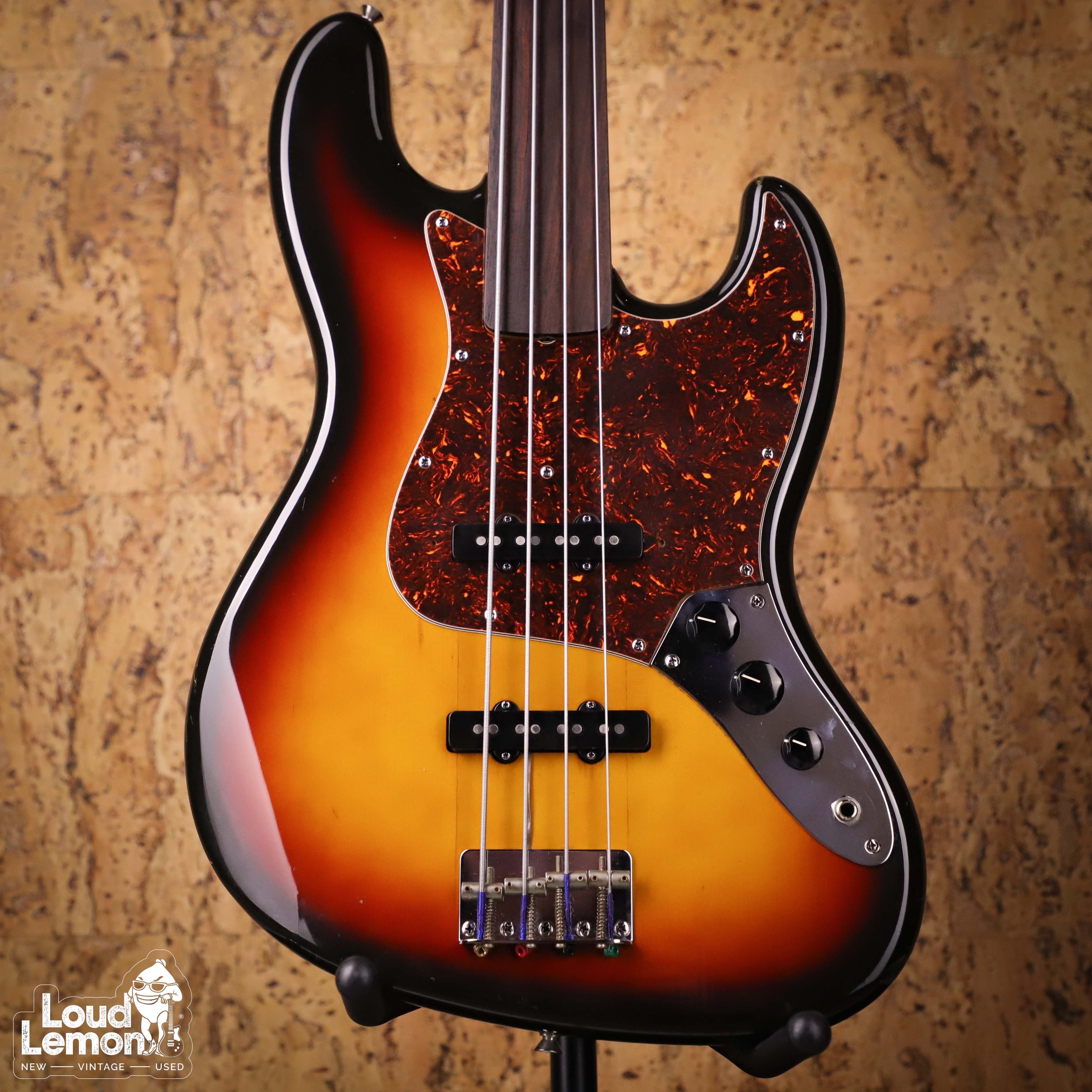 Fender JB62-60FL Jazz Bass Fretless 3-Tone Sunburst 1989 Japan w/Seymour  Duncan безладовая бас-гитара — купить в магазине винтажных гитар | Loud  Lemon