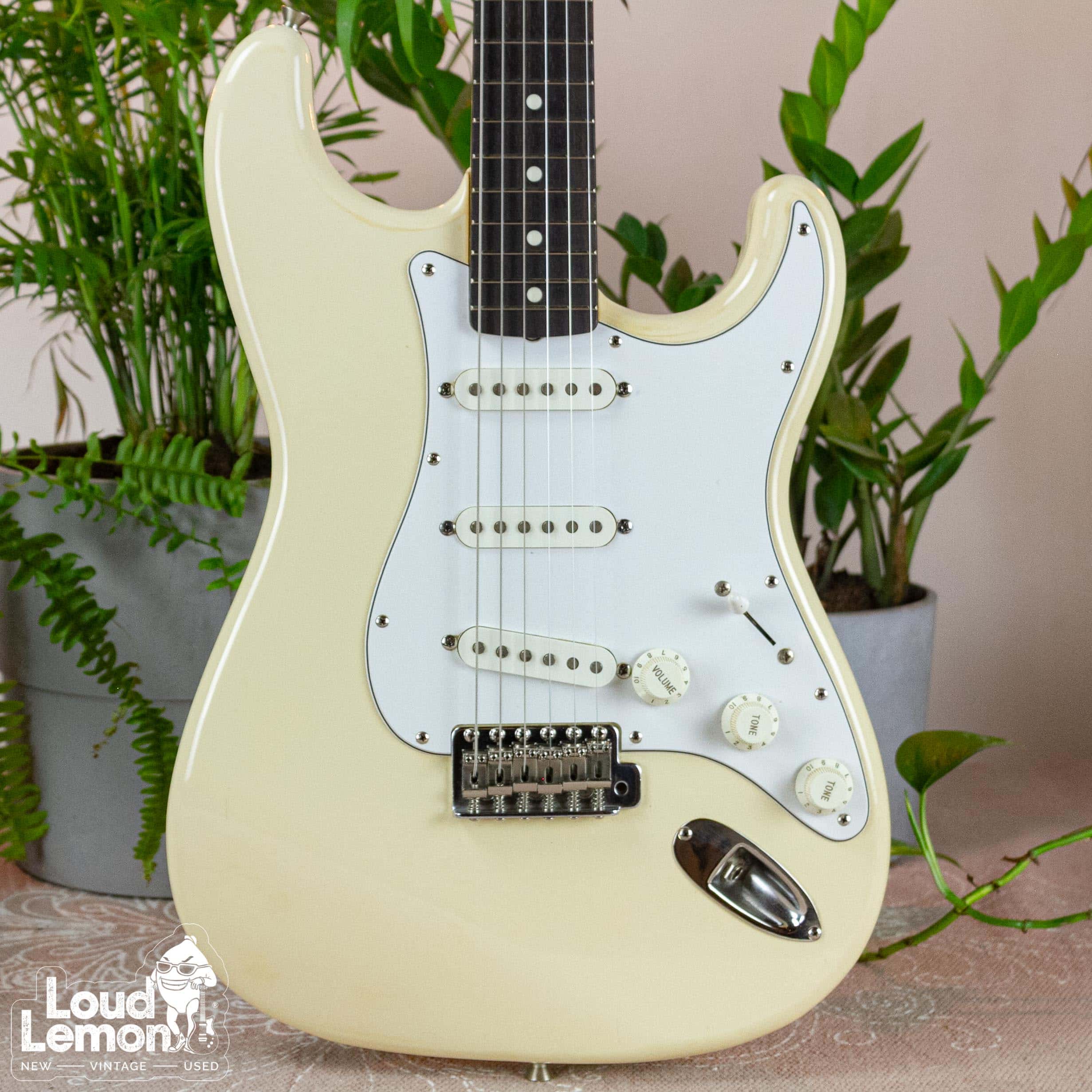 Fender Stratocaster ST-43 Vintage White 2004 Japan электрогитара